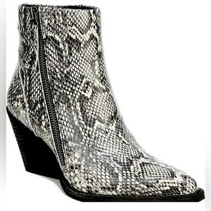 ZODIAC RAMONA LEATHER SNAKE
ANKLE BOOTIES BLACK WHITE NWOT in Box SZ 8 1/2